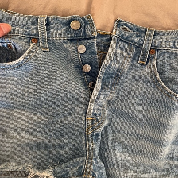 Levi’s High Rise Denim Shorts - Picture 3 of 4